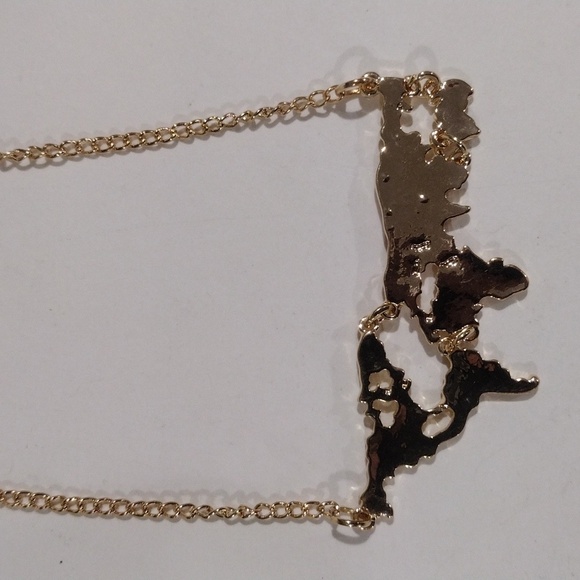 Gold-Tone World Map Pendant Necklace β Travel Lover Jewelry Stylish & Minimalist - Picture 4 of 10